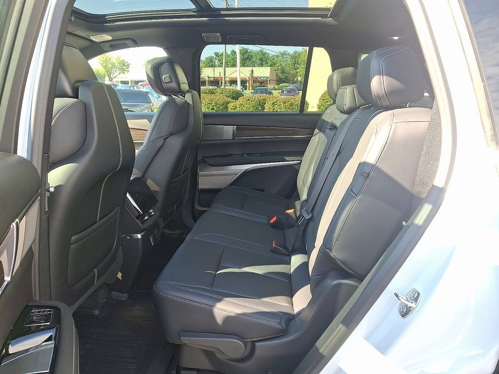 New 2027 Cadillac Vistiq Luxury w/ LPO, Floor Liner Package AWD/4WD image 5