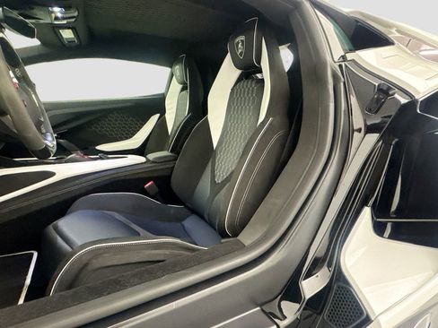 Used 2024 Lamborghini Revuelto image 20