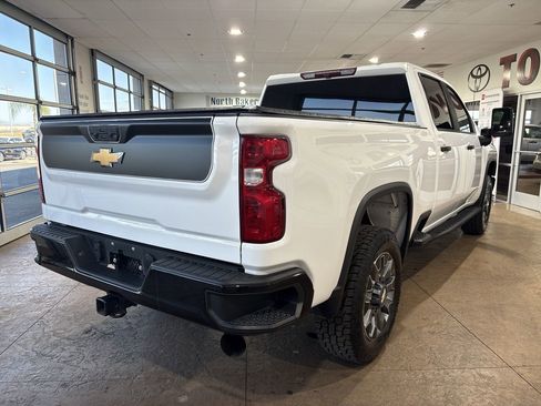 Used 2022 Chevrolet Silverado 2500 Custom w/ Custom Value Package AWD/4WD image 2