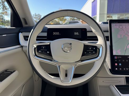 New 2025 Volvo EX90 Plus w/ Protection Package Premier image 15