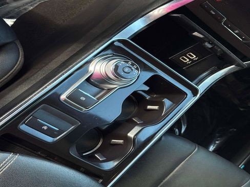 Used 2019 Ford Edge Titanium image 27