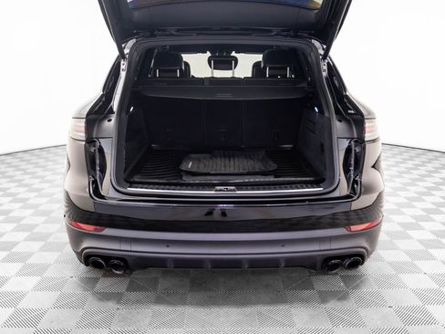 Used 2022 Porsche Cayenne Platinum Edition image 34