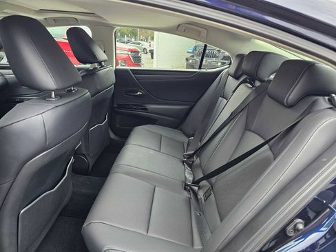 Used 2024 Lexus ES 300h w/ Premium Package image 16