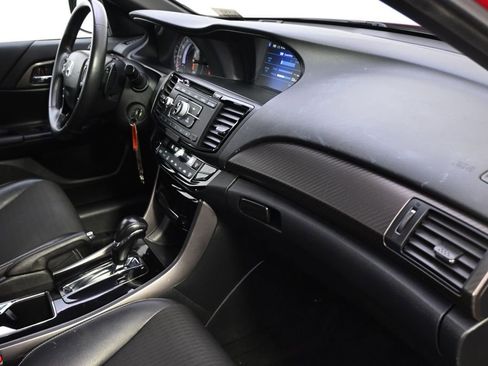 Used 2016 Honda Accord Sport image 10