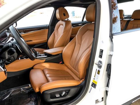 Used 2019 BMW 530i xDrive w/ M Sport Package image 32