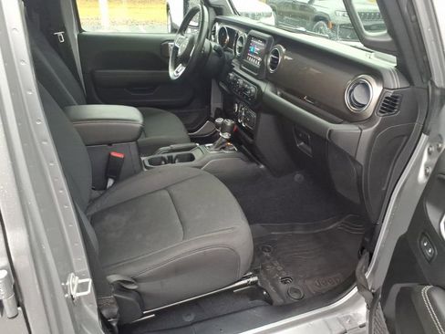 Used 2021 Jeep Wrangler Unlimited Sahara AWD/4WD image 28
