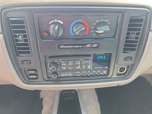 Used 1996 Chevrolet Impala SS RWD image 9