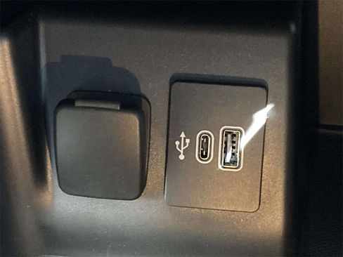 Used 2025 Ford Explorer ST-Line w/ Premium Package image 17