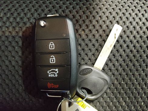 Used 2020 Kia Optima LX image 32