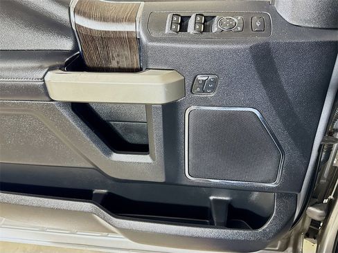 Used 2020 Ford F250 Lariat w/ Chrome Package image 15