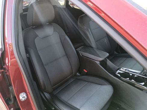 Used 2025 Chevrolet Trax LT w/ LT Convenience Package image 30