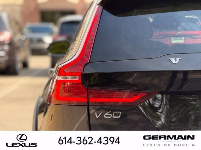 Used 2020 Volvo V60 T5 Cross Country AWD/4WD image 2