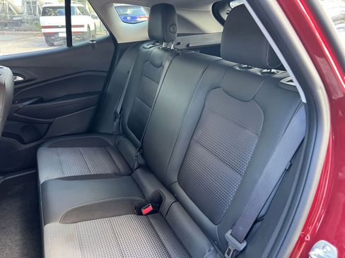 Used 2025 Chevrolet Trax LT image 33