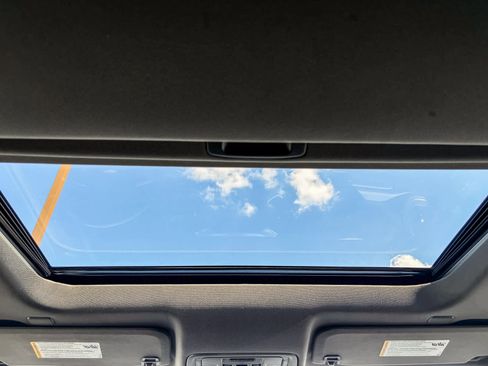 Used 2020 Chevrolet Silverado 1500 LTZ w/ LTZ Premium Package AWD/4WD image 15