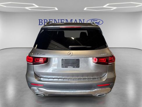 Used 2021 Mercedes-Benz GLB 250 4MATIC image 7
