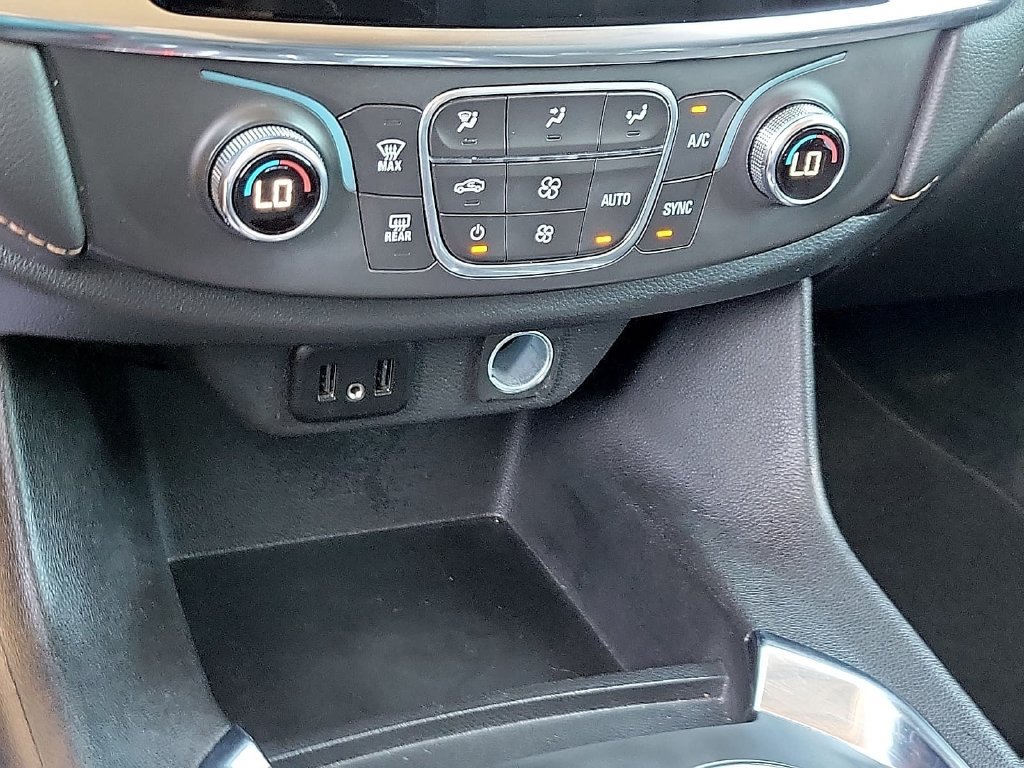 Used 2021 Chevrolet Traverse LT FWD image 20