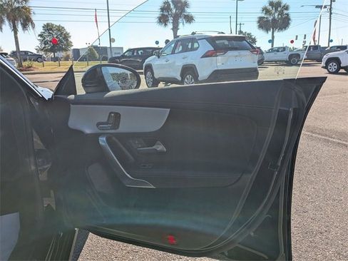 Used 2025 Mercedes-Benz CLA 250 4MATIC image 32