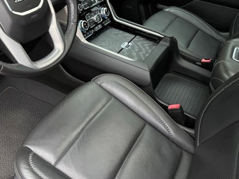 Used 2021 GMC Yukon Denali w/ Denali Ultimate Package AWD/4WD image 38