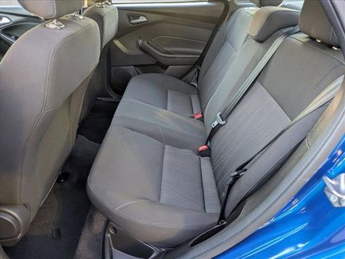 Used 2018 Ford Focus SE w/ SE Appearance Package image 17