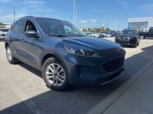 Used 2020 Ford Escape SE FWD image 2