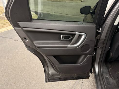 Used 2016 Land Rover Discovery Sport SE image 22