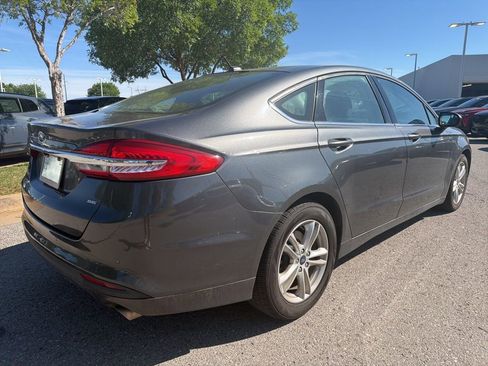 Used 2018 Ford Fusion SE w/ Fusion SE Technology Package image 5