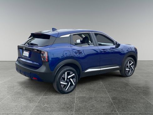 Used 2025 Nissan Kicks SV FWD image 5