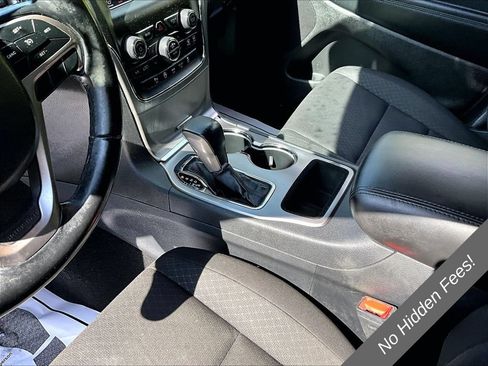 Used 2020 Jeep Grand Cherokee Laredo AWD/4WD image 12