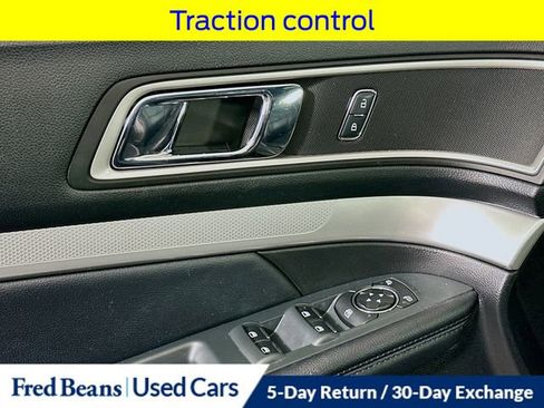 Used 2017 Ford Explorer XLT w/ Equipment Group 202A AWD/4WD image 23