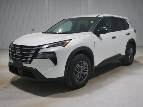 Used 2025 Nissan Rogue S image 1