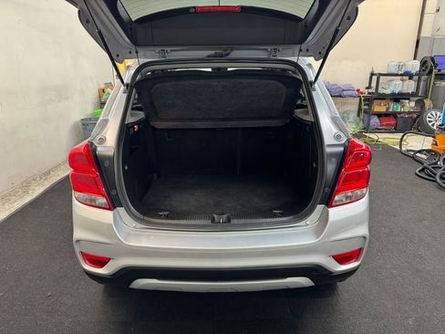 Used 2021 Chevrolet Trax LT image 6