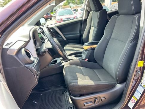 Used 2018 Toyota RAV4 XLE AWD/4WD image 28