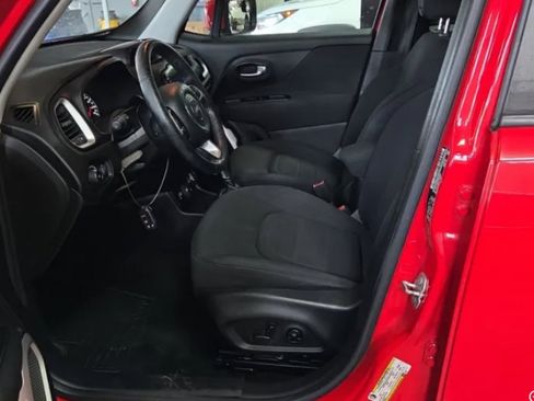 Used 2018 Jeep Renegade Latitude w/ Cold Weather Group AWD/4WD image 9