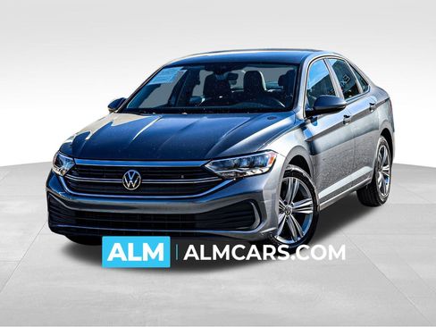 Used 2024 Volkswagen Jetta SE image 1