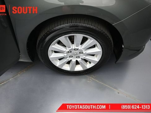Used 2014 Toyota Sienna LE AWD/4WD image 29