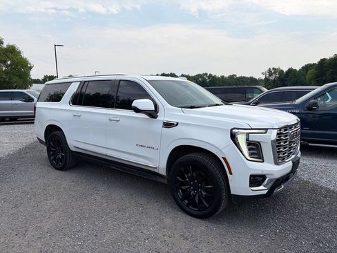 Used 2025 GMC Yukon XL Denali w/ Sun & Power Step Package AWD/4WD image 16