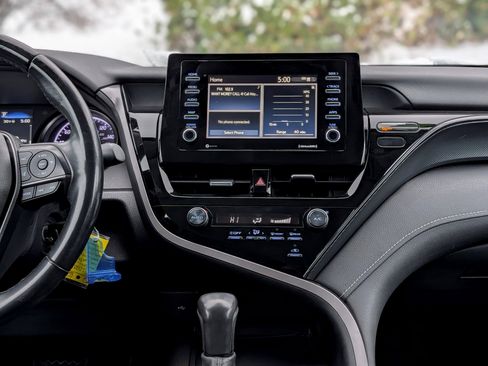 Used 2021 Toyota Camry SE image 15