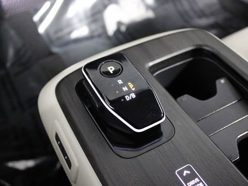 Used 2024 Nissan Ariya FWD image 19