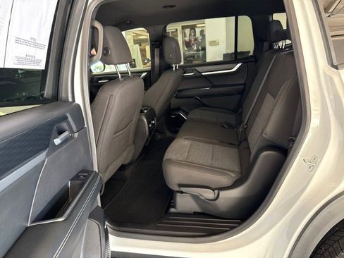 Used 2025 GMC Acadia Elevation image 24