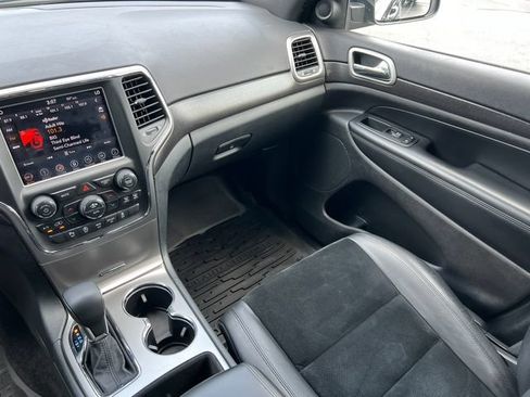 Used 2018 Jeep Grand Cherokee Altitude AWD/4WD image 32