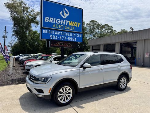 Used 2018 Volkswagen Tiguan SE w/ Front Fog Lights Package FWD image 1