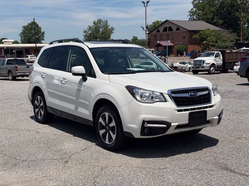 Used 2017 Subaru Forester 2.5i Premium AWD/4WD image 3