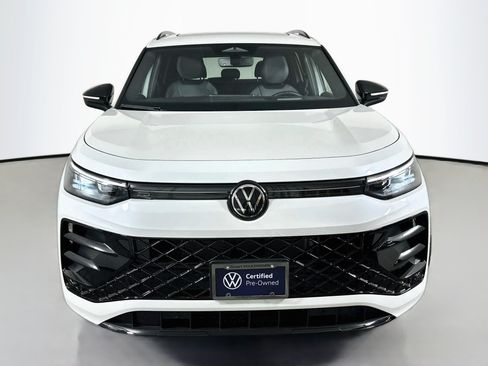 Certified 2025 Volkswagen Tiguan SE R-Line AWD/4WD image 2
