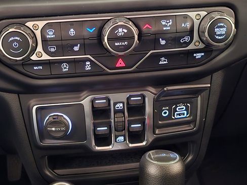 Used 2022 Jeep Gladiator Sport AWD/4WD image 12