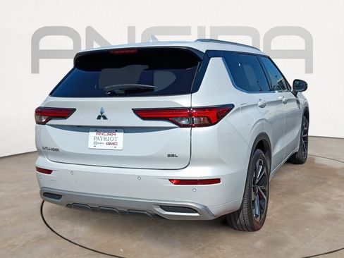 Used 2023 Mitsubishi Outlander SEL FWD image 10