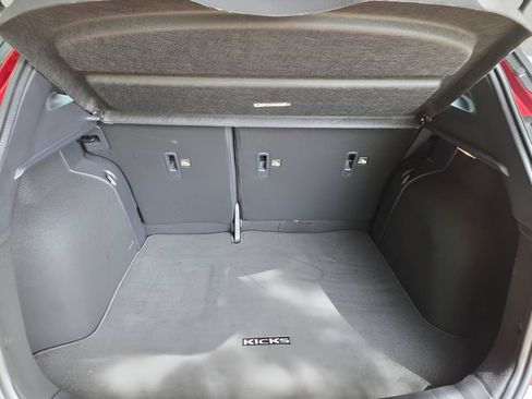 Used 2023 Nissan Kicks SR w/ SR Premium Package FWD image 6