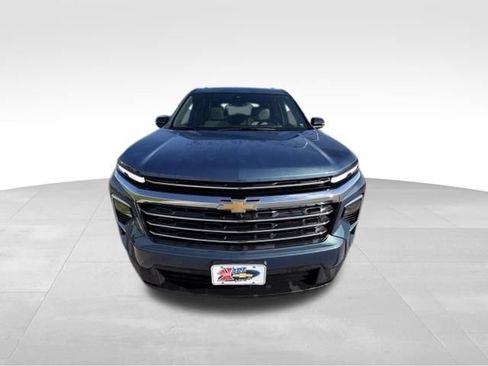 Certified 2025 Chevrolet Traverse LT w/ Sun and Wheel Package AWD/4WD image 3