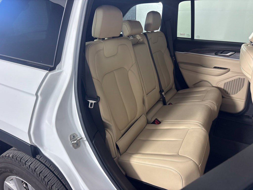 Used 2024 Jeep Grand Cherokee Limited RWD image 19