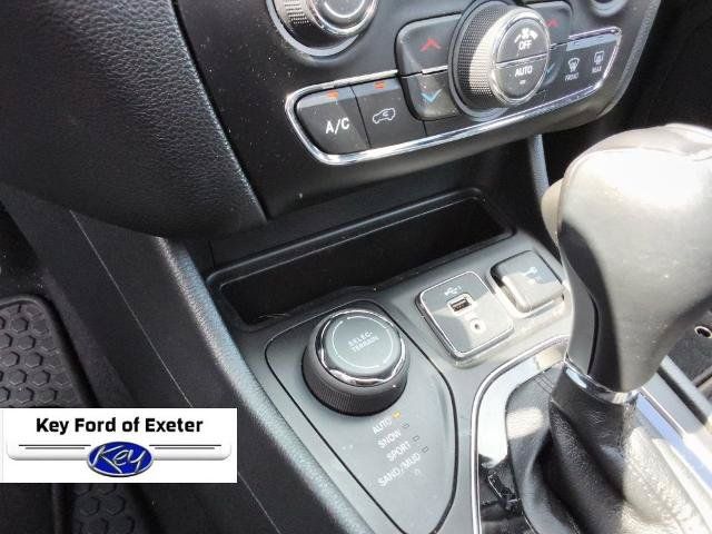 Used 2022 Jeep Cherokee Limited AWD/4WD image 30