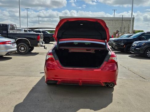 Used 2019 Toyota Camry SE w/ Convenience Package image 6